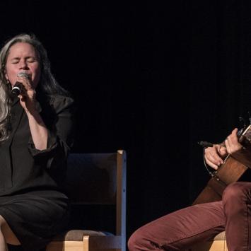 Natalie Merchant and Erik Della Penna benefit concert for The Umbrella (Photo by Jim Sabitus)