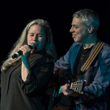 Natalie Merchant and Erik Della Penna benefit concert for The Umbrella (Photo by Jim Sabitus)