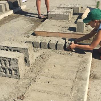 Earth Press Project: Witness brick making